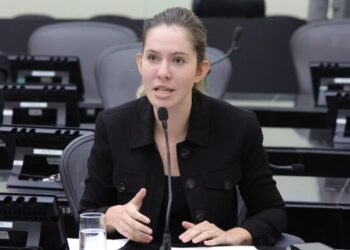 Cibele Moura lamenta feminicídio e reforça combate à violência contra a mulher no Agosto Lilás