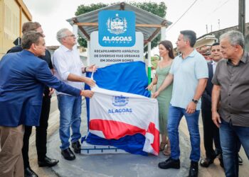 Joaquim Gomes: em evento de emancipação política, governador entrega ambulância, pavimentação e anuncia eixo viário