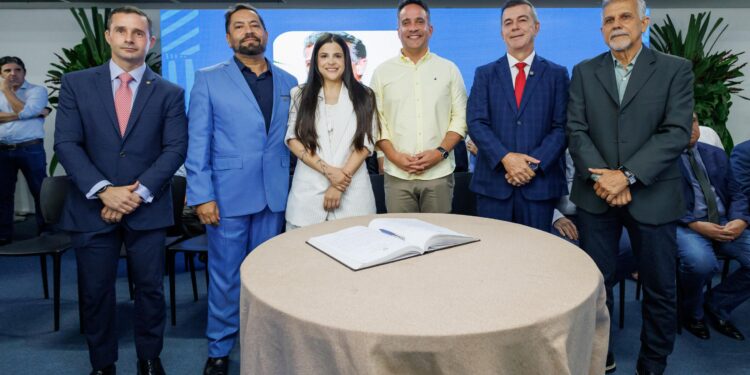 Paulo Dantas dá posse a novos secretários e anuncia maior concurso público da história de Alagoas