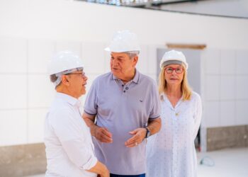 Ronaldo Lessa visita futuro restaurante popular no Jacintinho
