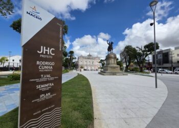 Revitalizada, Praça Marechal Deodoro atrai visitantes que destacam melhorias
