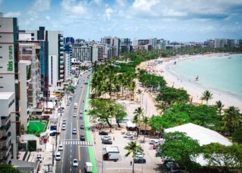 Maceió atrai viajantes o ano todo e sobe no ranking nacional