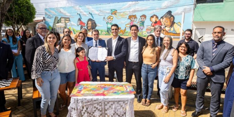 JHC entrega Praça Recife e resgata mais um espaço de convivência no Poço