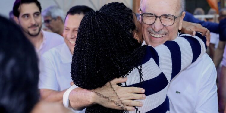 Ronaldo Lopes está entre os 15 prefeitos mais bem avaliados de AL