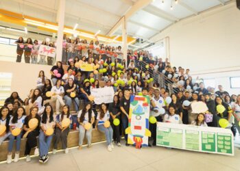 Estudantes monitores do Programa Professor Mentor participam de formação para o Enem e Saeb