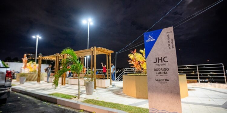 JHC entrega Mirante Dom Antônio Brandão e anuncia Rota dos Mirantes em Maceió