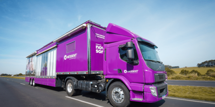 Minions invadem a pediátrica do Hospital da Cidade e transformam rotina com leveza e afeto