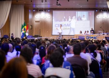 JHC participa de aula inaugural de cursos para o Ejai e diz que alunos são inspiração