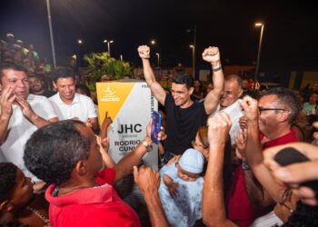 JHC entrega praça no Conjunto Carminha e celebra nova fase do Benedito Bentes