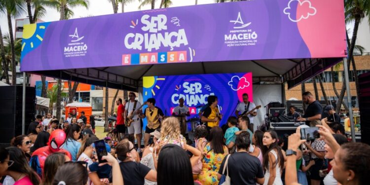 Praça Nossa Senhora de Fátima ganha nova vida no Feitosa