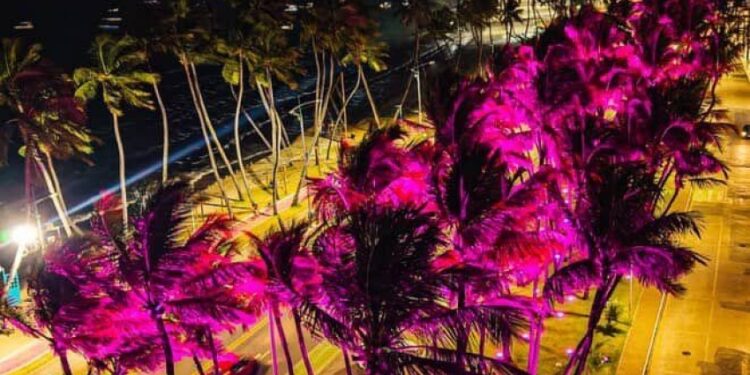 Cartões postais e viadutos de Maceió são iluminados em campanha contra o câncer de mama