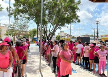 Núcleos de Atividades Físicas promovem aulão em alusão ao Outubro Rosa