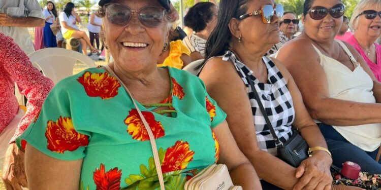 Outubro Prateado reforça papel ativo das pessoas idosas na sociedade