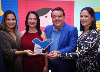 Governador cria Prêmio Escola 10, que reconhece municípios com melhores indicadores educacionais