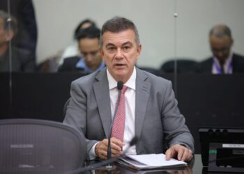 Ronaldo Medeiros elogia presença de Alagoas na Feira Internacional de Turismo e defende redução do IR