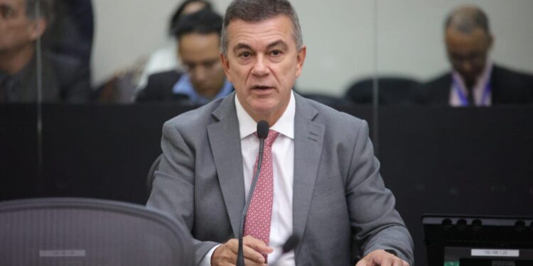 Ronaldo Medeiros elogia presença de Alagoas na Feira Internacional de Turismo e defende redução do IR