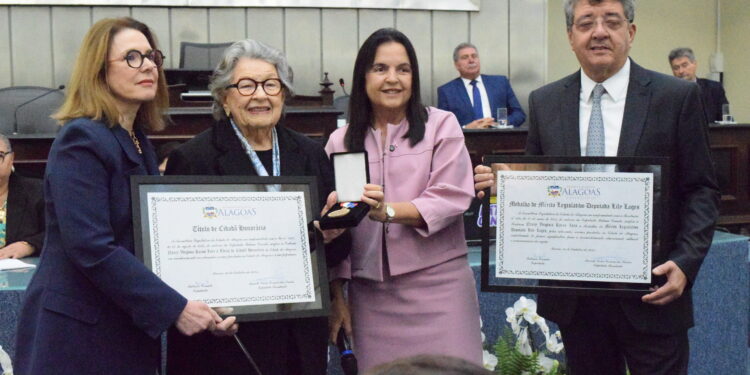 Virgínia Lyra é homenageada na Assembleia Legislativa