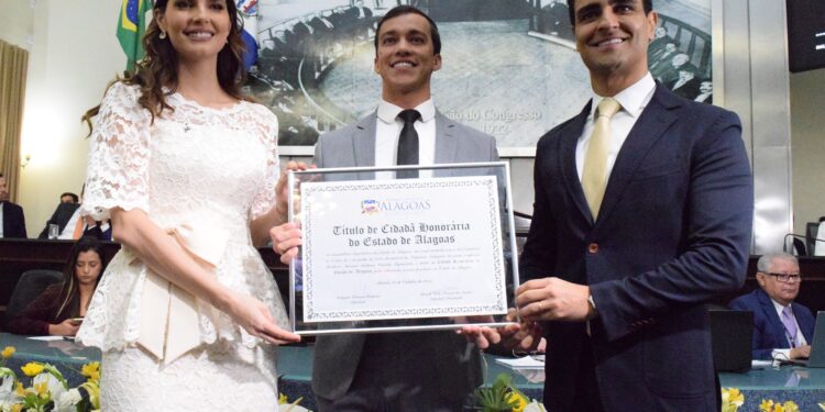 Marina Cândia recebe o título de Cidadã Honorária de Alagoas