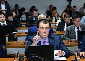 Plenário vota projeto que garante direito a portabilidade de salário e crédito com juro menor