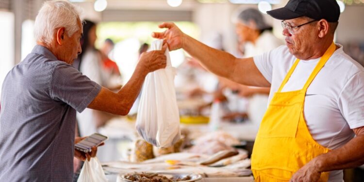 Confira os horários de funcionamento de feiras e mercados públicos no feriado da Consciência Negra