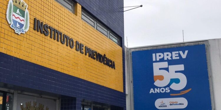 Abertura de conta no BRB é obrigatória para receber salário de novembro