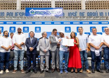 Governo de Alagoas e TJ/AL entregam mais de 600 títulos de terra em Mata Grande