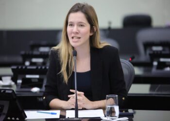 Cibele Moura denuncia ciclo de violência doméstica e defende lei que obriga condomínios a denunciar agressões