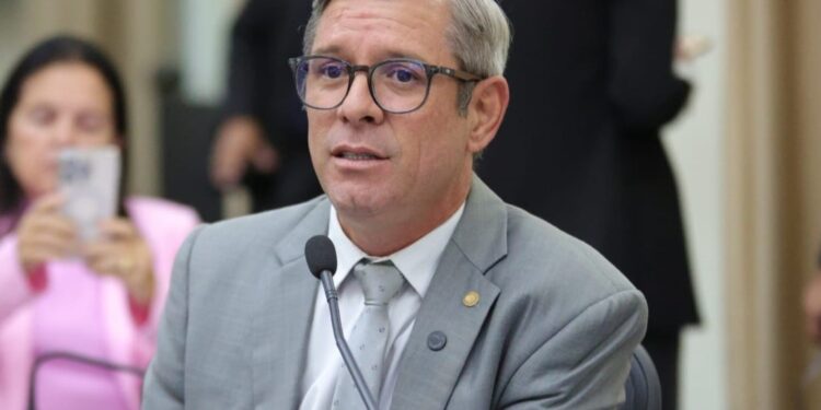 Cabo Bebeto denuncia falta de medicamento essencial no Hospital Regional da Mata