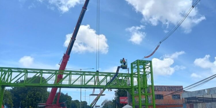 Prefeitura conclui instalação da estrutura principal da passarela do Canaã