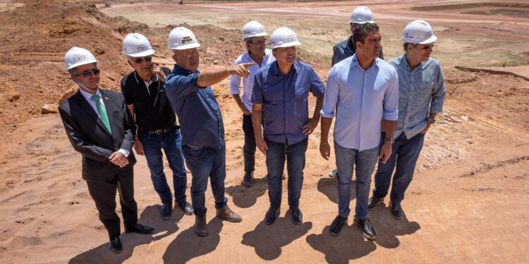 Governador Fábio Bitencourt visita obras do aeroporto de Maragogi