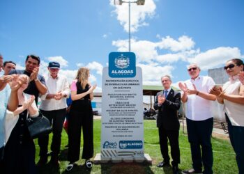 Governador em exercício inaugura pavimentação em Chã Preta e destaca avanço das obras em Alagoas