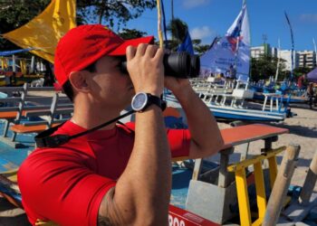 Guarda-vidas desempenham papel crucial no salvamento aquático em Alagoas