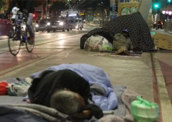Assembleia discute em 1º turno projeto que cria auxílios para população em situação de rua
