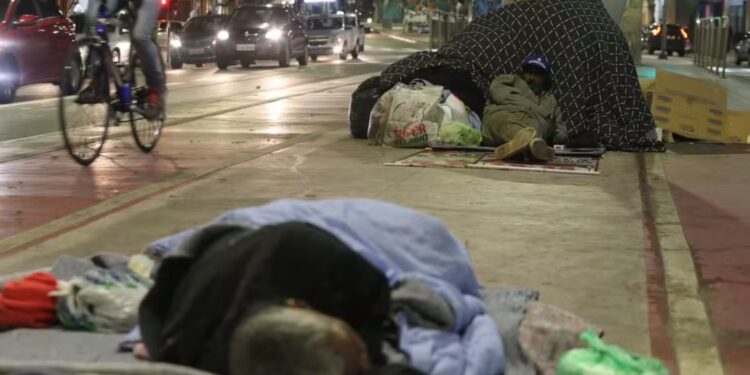 Assembleia discute em 1º turno projeto que cria auxílios para população em situação de rua