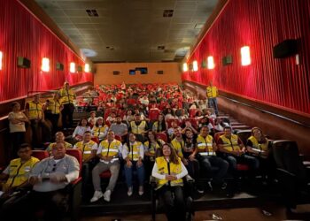 Ronda Mirim Corações da Paz promove sessão especial de cinema para crianças e encerra atividades do ano