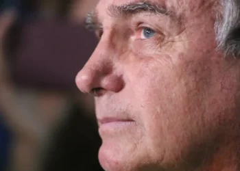 Após pedido de cirurgia, Moraes manda PF fazer perícia em Bolsonaro