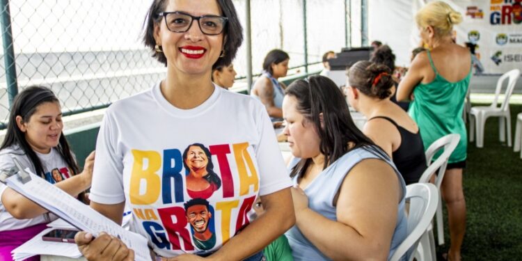 Brota na Grota: Moradores do Barro Duro são atendidos com serviços do Cadastro Único