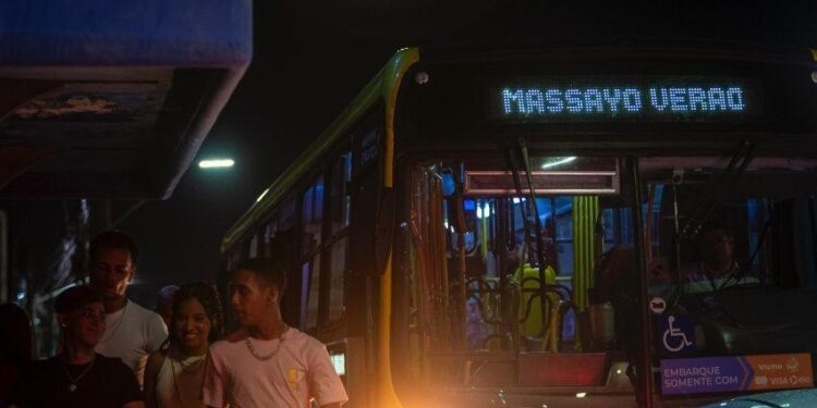 Prefeitura disponibiliza 16 linhas de ônibus gratuitas para o Verão Massayó