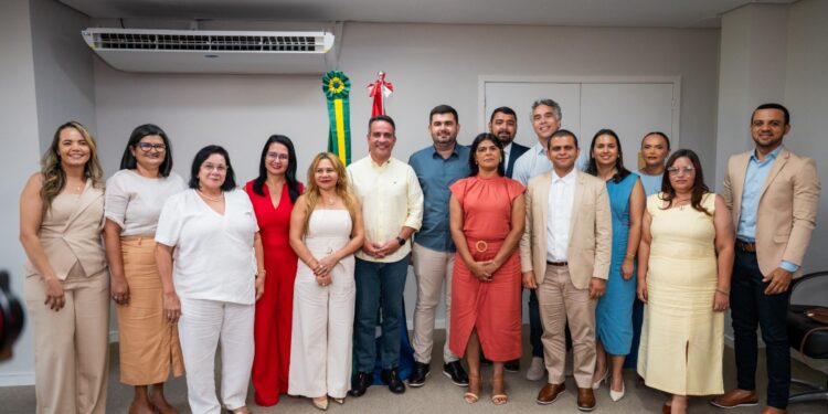 Paulo Dantas empossa 13 novos gerentes especiais de educação do biênio 2026-2027