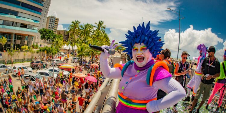 Prévias carnavalescas movimentam Maceió com blocos, frevo e tradição; veja a programação