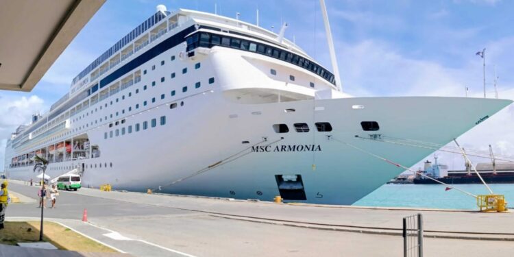 Programa Saúde no Porto atende turistas que desembarcaram de cruzeiro nesta terça em Maceió