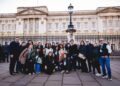 JHC e Marina Candia acompanham estudantes em visita à National Gallery e ao Palácio de Buckingham, em Londres