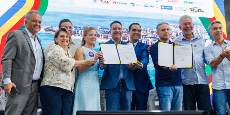 Caravana Federativa autoriza duplicação de rodovias e anuncia R$ 11 bilhões em obras para AL