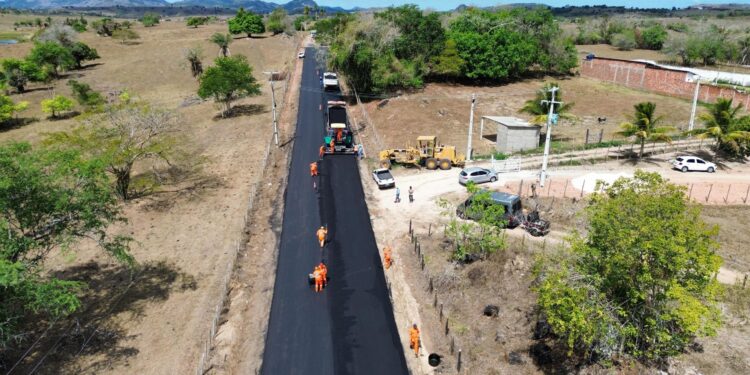 Governo de Alagoas investe na restauração da rodovia AL-115