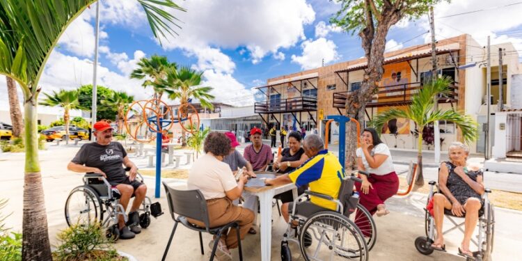 JHC entrega Cidade do Idoso e garante gratuidade nos ônibus para pessoas a partir de 65 anos