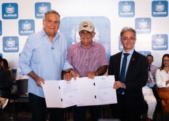 Governo de Alagoas e TJAL entregam 318 títulos de terra em Igaci