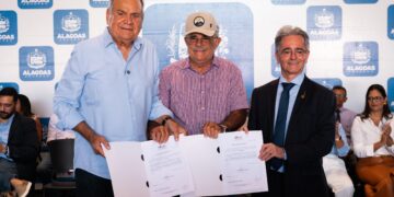 Governo de Alagoas e TJAL entregam 318 títulos de terra em Igaci