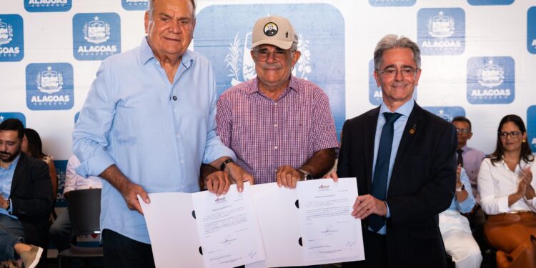 Governo de Alagoas e TJAL entregam 318 títulos de terra em Igaci
