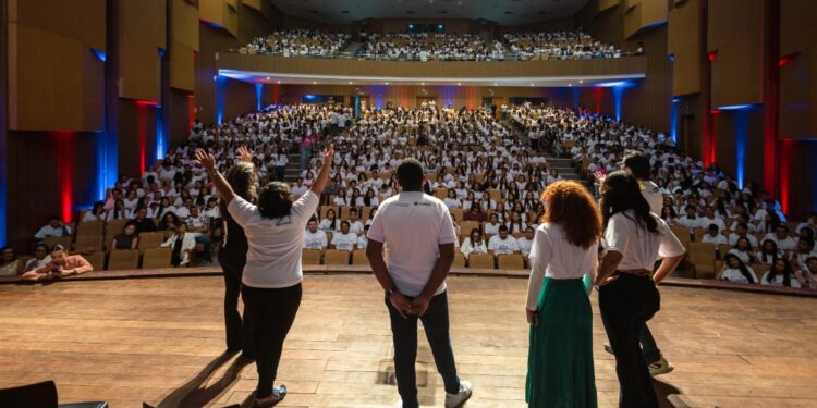 Governo de Alagoas recebe novos alunos do Ensino Médio da rede estadual