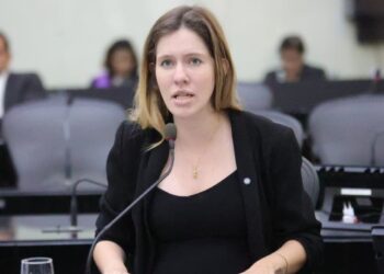 Aprovado projeto que prevê vacinação domiciliar para pessoas com TEA